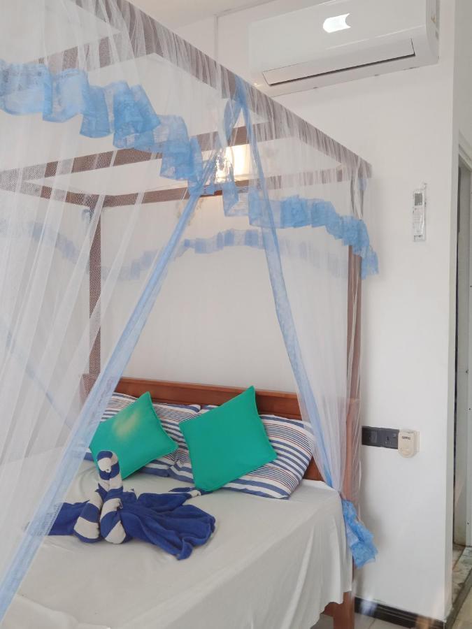 Bed and Breakfast Moon Light Guest Мірісса Екстер'єр фото