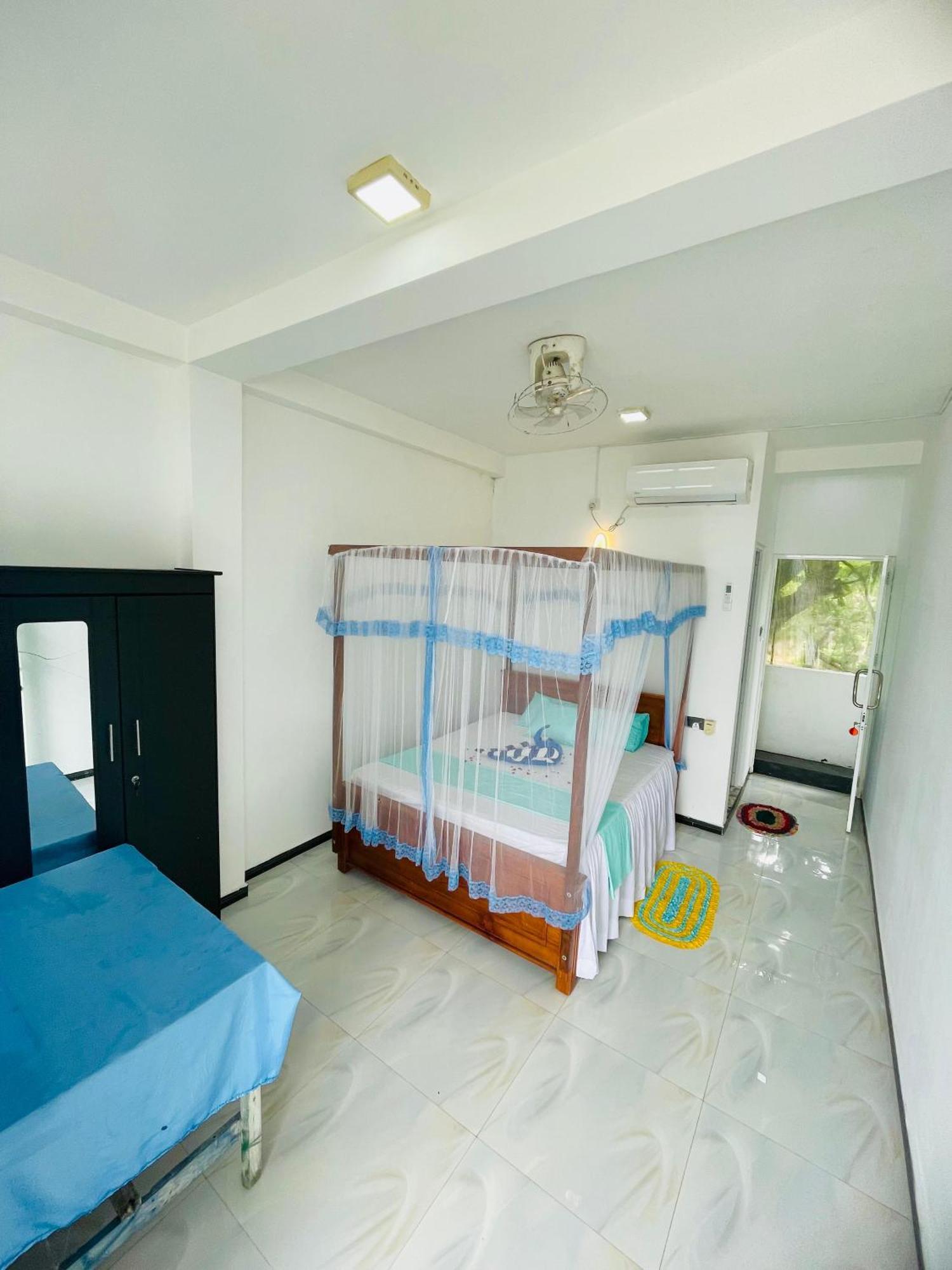 Bed and Breakfast Moon Light Guest Мірісса Екстер'єр фото