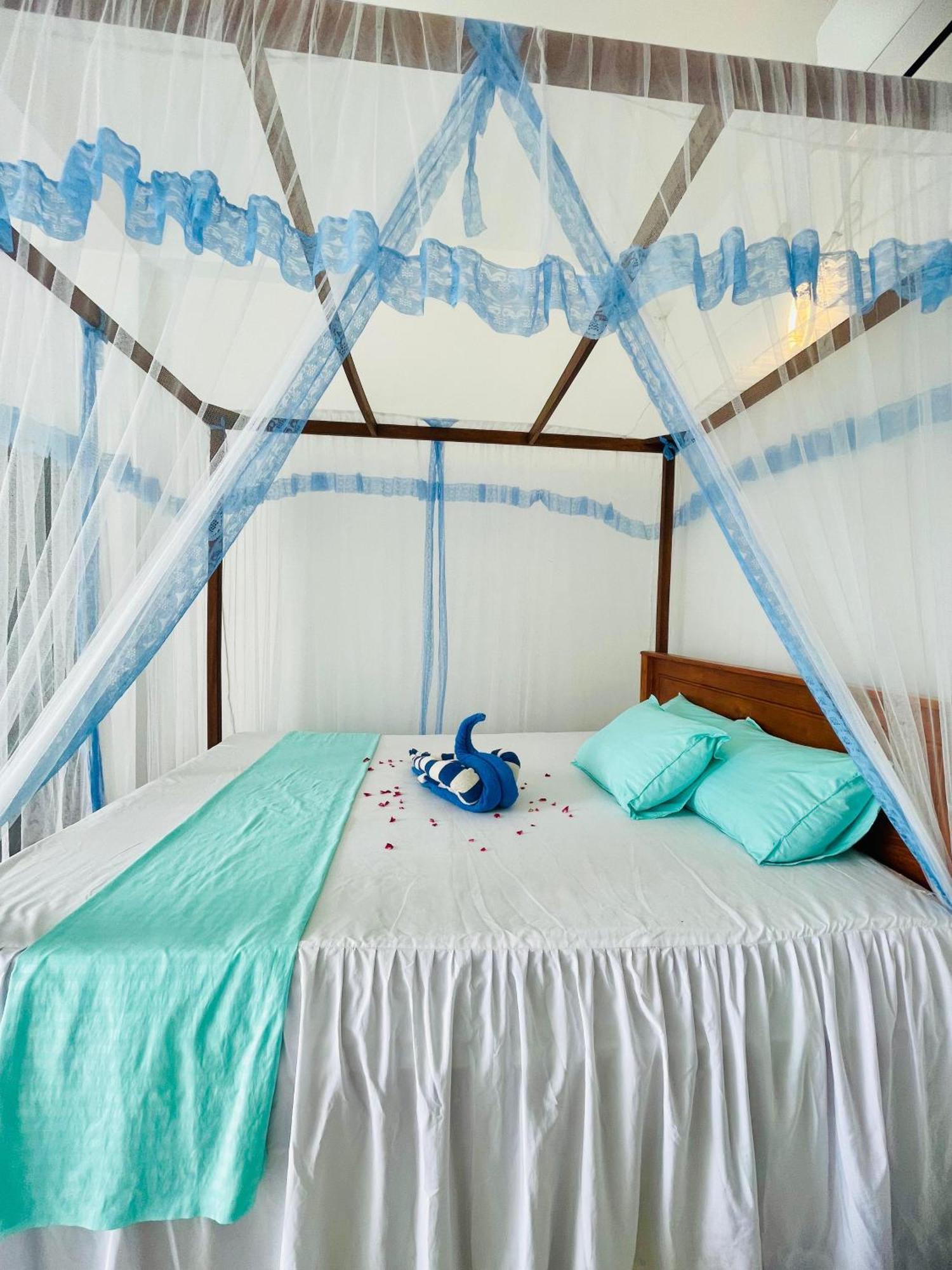 Bed and Breakfast Moon Light Guest Мірісса Екстер'єр фото